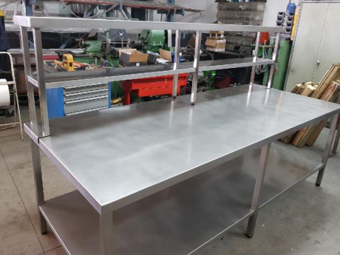 Mesa de trabajo fabricada en acero